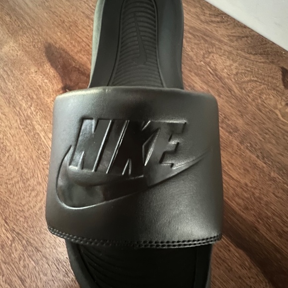 Nike Women's Victory One Slide Black with Black Logo Sz 11 (fits size 10) - Picture 3 of 11